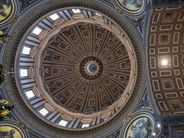 Interno della cupola della Basilica di San Pietro a Roma, Michelangelo Buonarroti, Giacomo Della Porta, Domenico Fontana, 1549-1593, decorazioni a mosaico su cartoni del Cavalier d'Arpino e Giovanni De Vecchi, Immagine tratta dal film 