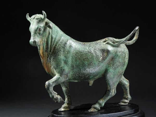 Bronzetto raffigurante un toro dalle collezioni del Museo di Antichità