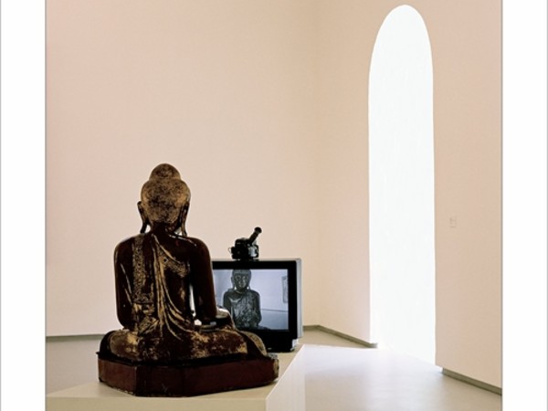 Nam June Paik, TV Buddha, 1985. Collezione Pierluigi, Natalina Remotti