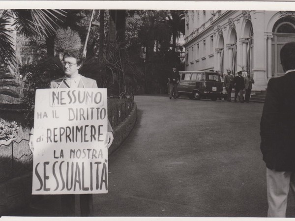 I Congresso internazionale di sessuologia, Pezzana con cartello, Sanremo 1972