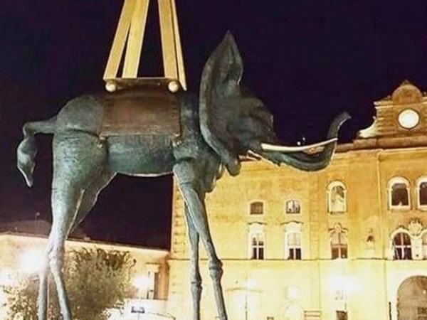 Salvator Dal, Elefante spaziale, piazza Vittorio Veneto, Matera