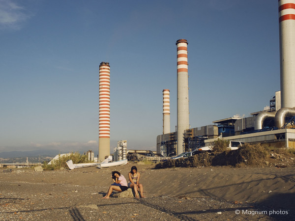 Christopher Anderson, Silos per il frumento al porto, Catania