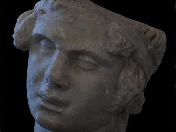 Testa di Donna Galata. Roma, Museo Palatino, inv. 4283. Alt. 0,23 m. Marmo bianco. Età augustea.