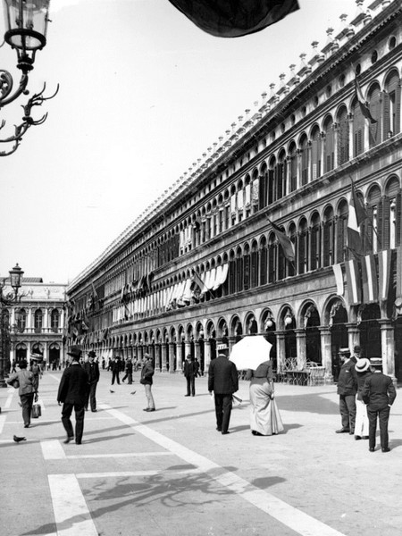 Tomaso Filippi, Venezia, piazza San Marco, le Procuratie Nuove, 1900 circa