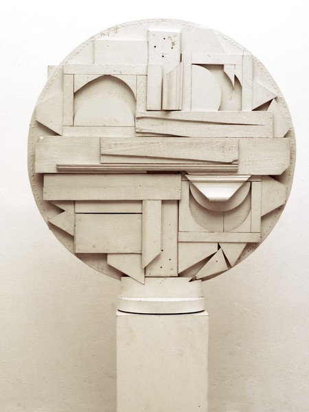 Louise Nevelson, Dawn?s Host, 1959, Legno dipinto bianco, Diametro 91,5 cm, Courtesy Fondazione Marconi, Milano