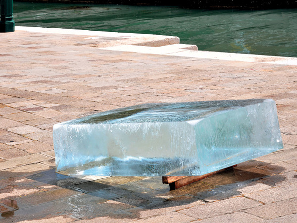 Stefano Cagol, The Ice Monolith, 2013, blocco di ghiaccio, 200x120x50 cm. Riva Ca’ di Dio, Venezia. 29-31.05.2013. Maldives Pavilion, 55° Biennale di Venezia