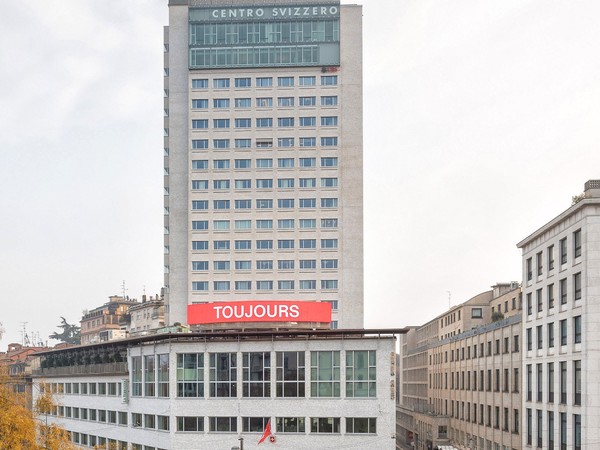 Toujours, Led screen, Piazza Cavour, Milano