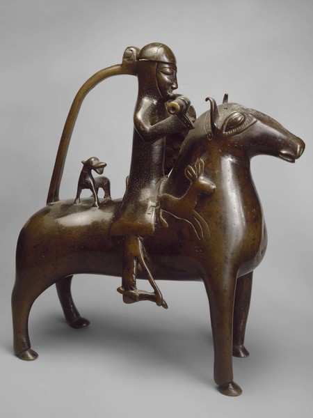 Brocca, Cacciatore a cavallo, Europa settentrionale, Ungheria, XII-XIII secolo, Bronzo fuso, 26x24,5x9,5 cm San Pietroburgo, Museo Statale Ermitage