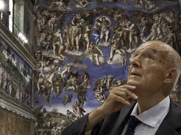 Il Prof. Antonio Paolucci, Direttore dei Musei Vaticani nella Cappella Sistina. Foto © Governatorato SCV – Direzione dei Musei