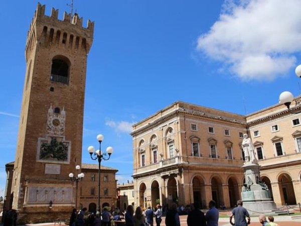 Piazza Torre, Recanati