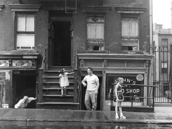 Imogen Cunningham,<em> Summer Day, New York City, 1956</em>