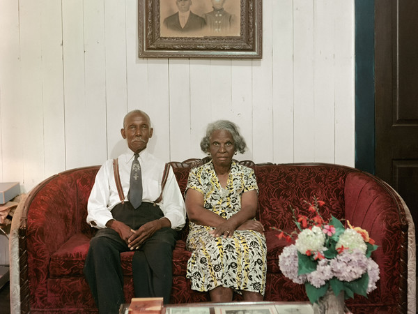 Gordon Parks, Albert Thornton e sua moglie, Mobile, Alabama, 1956. © The Gordon Parks Foundation