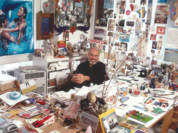 Elio Fiorucci all’interno del suo ufficio, 2004