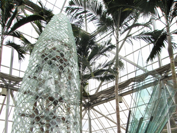 Frank Gehry, Standing Glass Fish, 1986, Conservatory at the Minneapolis Sculpture Garden | Foto: TimWilson