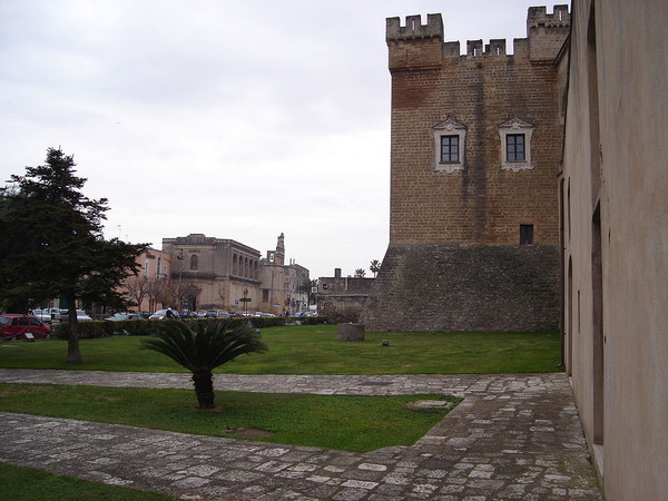 Castello Normanno Svevo di Mesagne, Veduta giardino e torrione