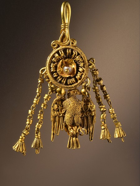 Archimede, Orecchino con pendente configurato ad aquila, S. Maria di Niscemi, acquisto 1900, III - prima metà II secolo a.C., Oro, Siracusa, Museo Archeologico Regional