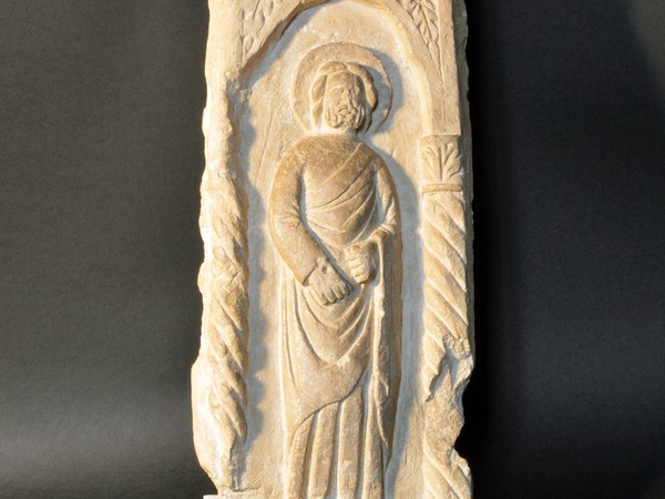 Frammento del monumento funebre di fine Trecento della collezione di Palazzo Ducale, Madonna con bambino (Sale di Guastalla)