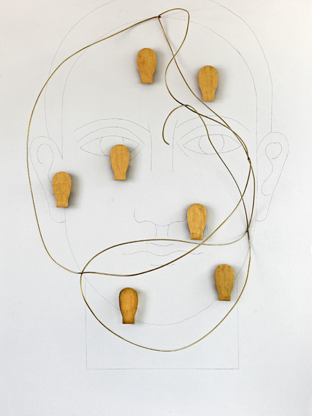 Mimmo Paladino, Senza Titolo, matita su muro, foglia d'oro ed ottone, 300 x 208 x 100 cm, 2013