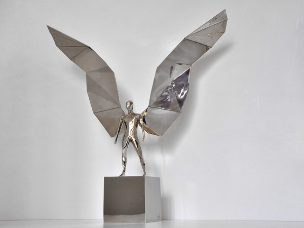 Daniele Basso, Gabriel, 2017, bronzo bianco, 48x15x52 cm.