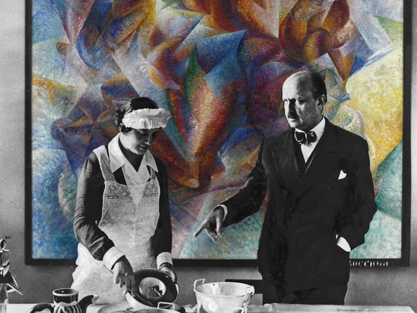 Rendering fotografico per “Post Zang Tumb Tuuum” (Fondazione Prada, Milano, 2018) Filippo Tommaso Marinetti nella sua casa con sullo sfondo "Dinamismo diun footballer" di Umberto Boccioni, 1913