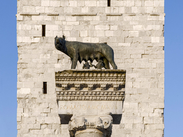 Lupa presso la Piazza Capitolo ad Aquileia, Si tratta di una copia della Lupa Capitolina | Foto: © Gianluca Baronchelli