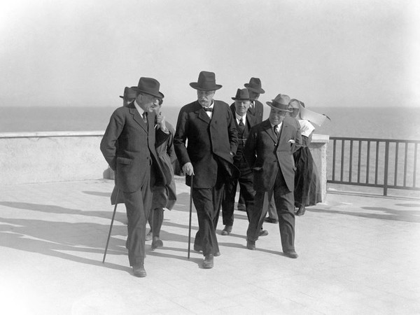 Adolfo Porry Pastorel, Giovanni Giolitti. Ostia, 9 maggio 1922. Archivio Luce, Fondo Pastorel