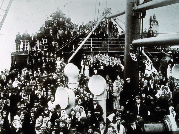 Partono i bastimenti, Sala Murat di Piazza del Ferrarese, Bari