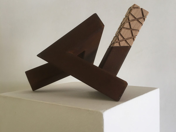 , Renato De Marco, Dimensioni parallele, ferro e legno, h 20 cm.