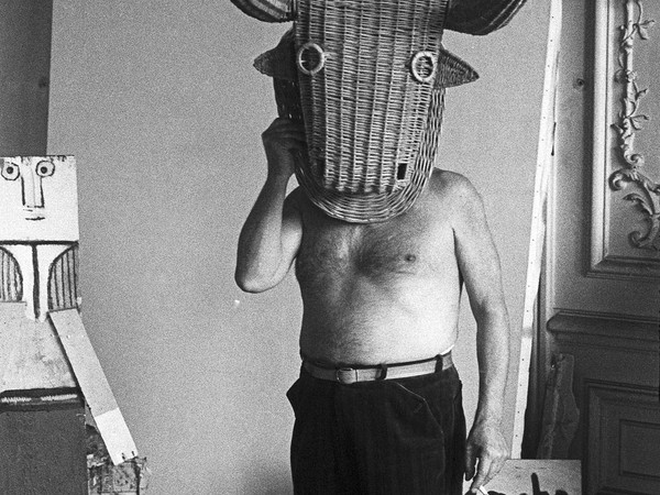 Edward Quinn, Picasso with a wicker mask,  1959. Photo Edward Quinn, © edwardquinn.com  © Succession Picasso by SIAE 2022