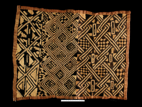 Shoowa people, D.R. Congo, Early 20th Century, Raffia palm fiber, stem stitch and cut-pile embroidery, FAR, Museo Studio del Tessuto, Como
