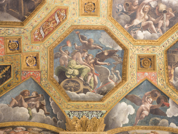 Giulio Romano e allievi, Venere alla guida di un carro indica Psiche ad Amore, Camera di Amore e Psiche, 1527, olio su intonaco su supporto ligneo. Mantova, Palazzo Te I Ph. Gian Maria Pontiroli