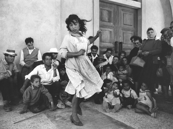 Sabine Weiss, Gitans, Sainte Maries de la Mer, France. 1960 Credit: © Sabine Weiss