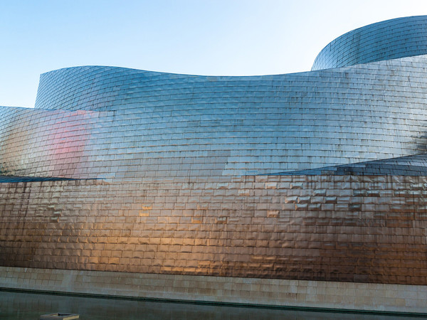 Frank Gehry , Guggenheim di Bilbao, Spagna | Foto: Matyas Rehak / Shutterstock.com