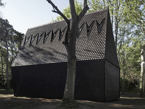 Francesco Magnani e Traudy Pelzel, architetti, con Piero Lissoni per ALPI, <em>Asplund Pavilion | </em>Foto: © Alessandra Chemollo