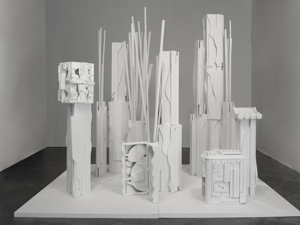 Louise Nevelson, Dawn's Presence - Three, 1975. Wood painted white, 312.4x322.6x251.5 cm.