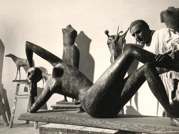 Marcello Mascherini nello studio di Trieste, anni cinquanta