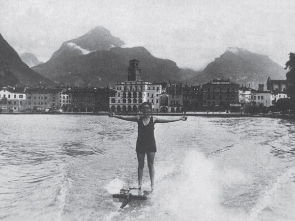 Giuseppe De Lucia, Lago di Garda - Riva - Sport sul lago, 1930 ca., MAG