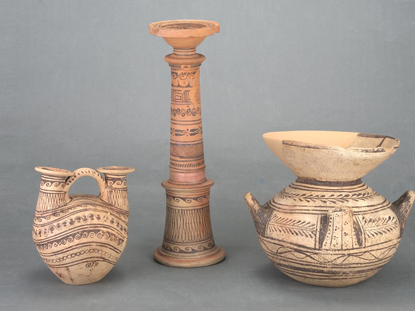 Vasi prodotti in Daunia (regione della Puglia antica), con decorazione geometrica. IV secolo a.C.