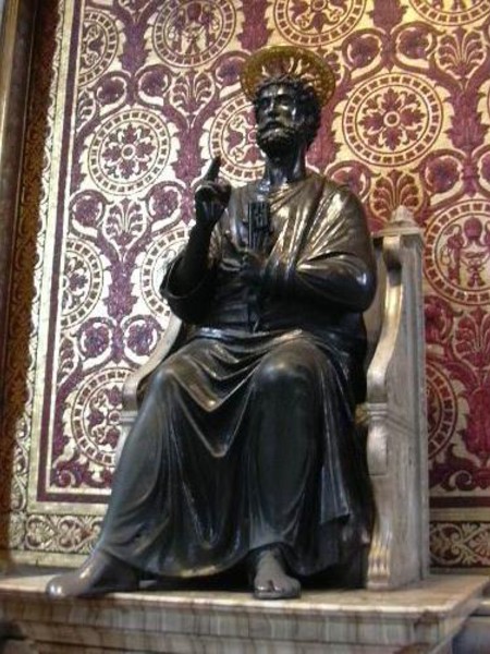 Statua in bronzo di San Pietro