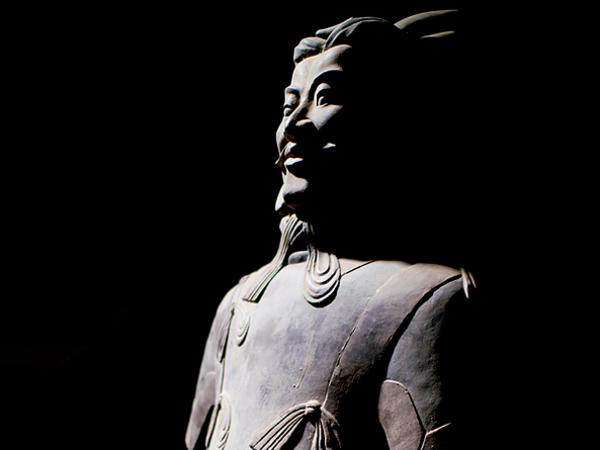 <em>L’esercito di Terracotta e il Primo Imperatore della Cina</em> | Foto: Mario Zifarelli | Courtesy of Basilica dello Spirito Santo, Napoli