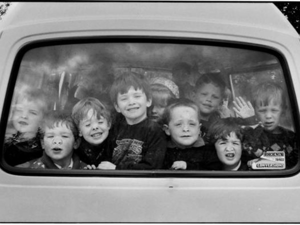 Elliott Erwitt. Fifty kids