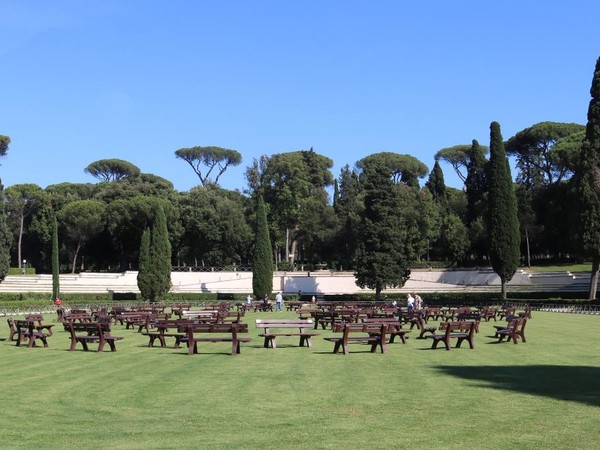 100 panchine per Roma, Piazza di Siena – Villa Borghese, Roma