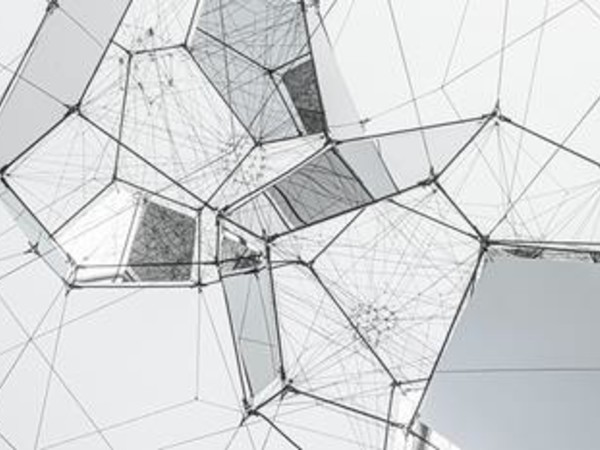 Tomás Saraceno, Connectome (dettaglio), 2020. Installation view of Aria, Palazzo Strozzi, Florence, 2020 