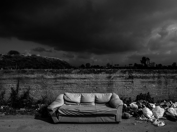 Stefano Schirato, Spazzatura in via Cinquevie, nel cuore della Terra dei Fuochi, Casalnuovo - Napoli, 2015