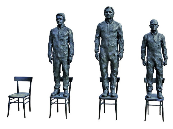 Davide Dormino & Charles Glass, <em>Anything to say? A monument to courage</em>, Gruppo scultoreo in bronzo