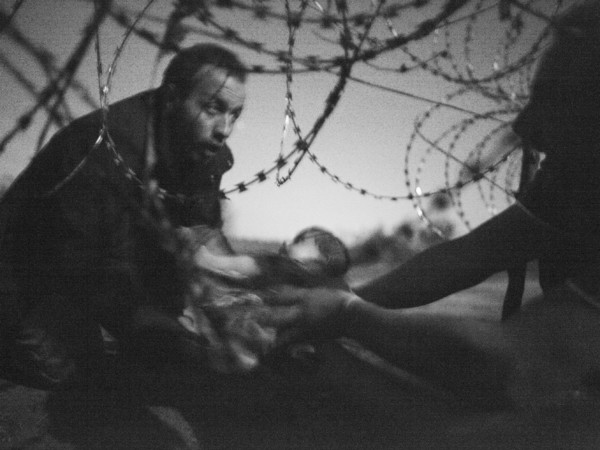 © Warren Richardson, Hope for a New Life, Photo of the Year 2015, The World Press Photo