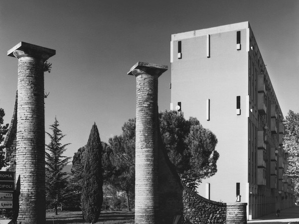 George Tatge, Condominio e colonne, Terni  