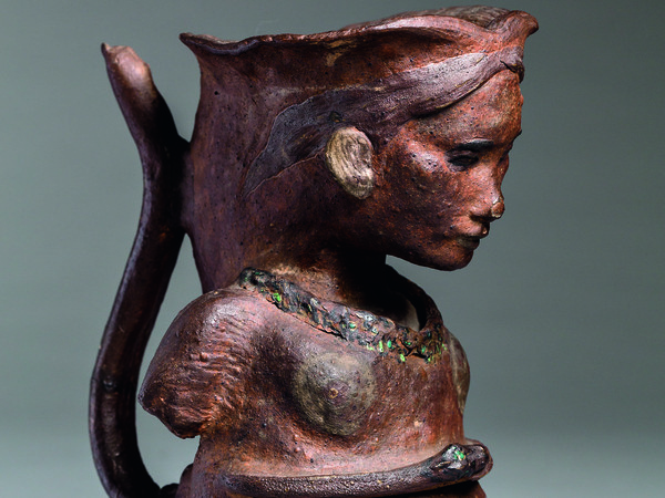 Paul Gauguin, Vaso a forma di donna con cintura‐serpente, 1887‐88, Terracotta non smaltata, decorata con ingobbio, smalto e oro, h cm 26 | © Ny Carlsberg Glyptotek, Copenhagen /Photo: Ole Haupt