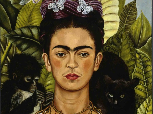 Frida Kahlo <em>Autoritratto con collana di spine e colibrì</em>, 1940, Olio su lamina metallica, 63.5 x 49.5 cm, Harry Ranson Center, USA, Riproduzione formato Modlight | © Banco de México Diego Rivera & Frida Kahlo Museums Trust, México D.F.