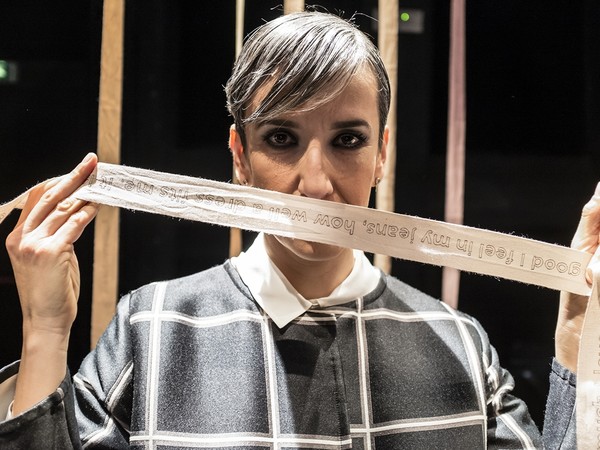 Claudia Losi, What my shape says, performance, 2016, Teatro Arsenale di Milano